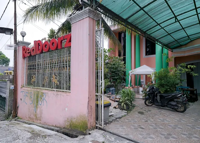 RedDoorz Syariah near Exit Toll Puncak Hotel Bogor